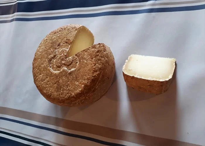 Fromage de la ferme Courtie servi à la brasserie Chez Bugue